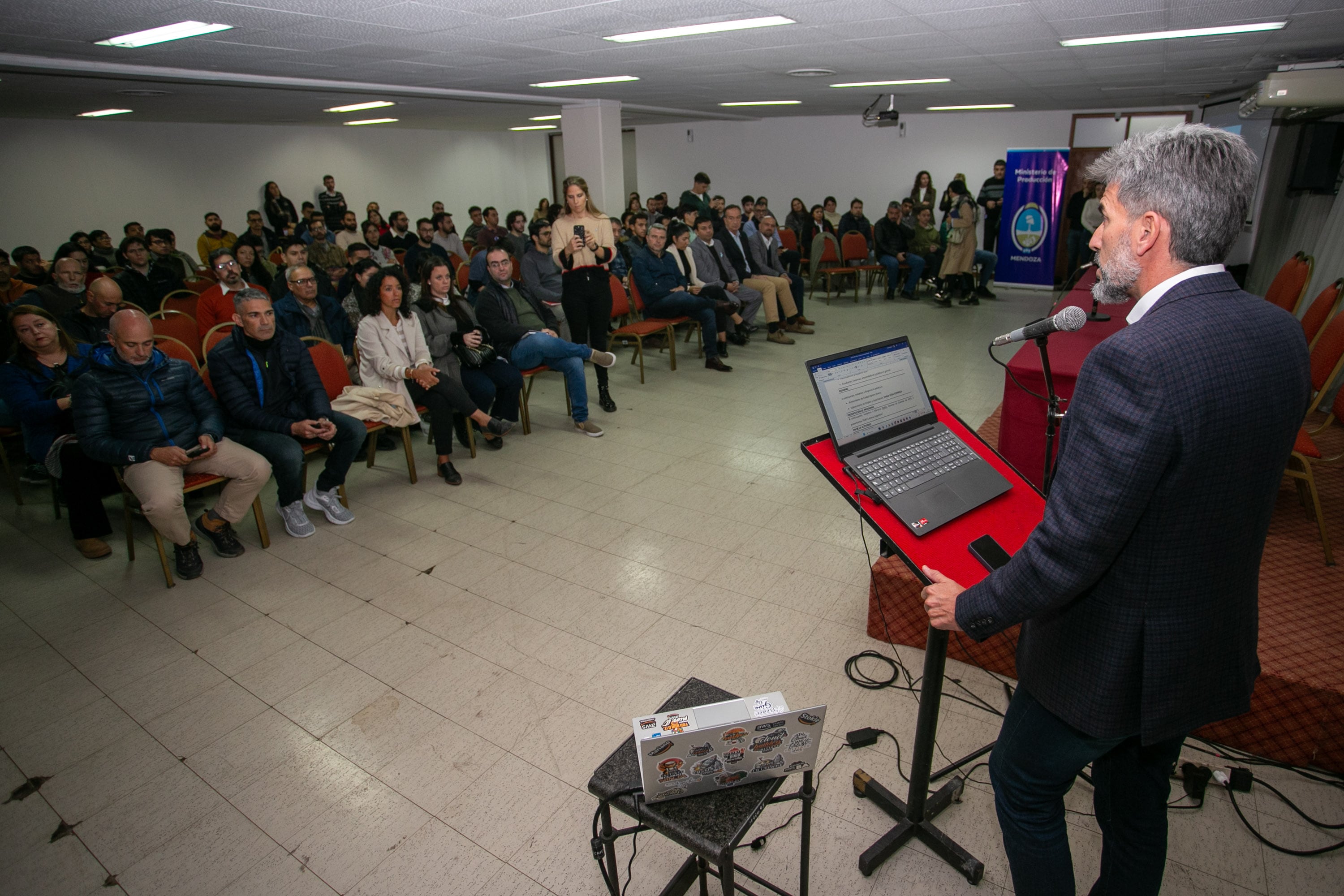 Ulpiano Suarez participó en el lanzamiento del programa AWS Entrena Argentina. Foto: Mendoza Ciudad.