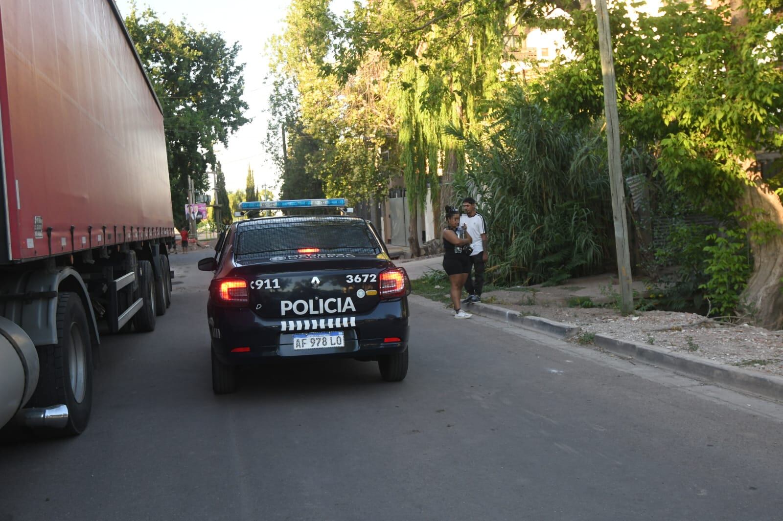 El cuerpo yacía en el interior de una vivienda precaria en calle Las Cañas, de Guaymallén - José Gutiérrez / Los Andes