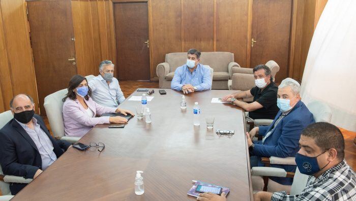 El Gobierno de Mendoza se ofreció a mediar con las autoridades chilenas para que se normalice la situación y puso una ambulancia en Alta Montaña para los camioneros. Foto: Prensa Gobierno de Mendoza.