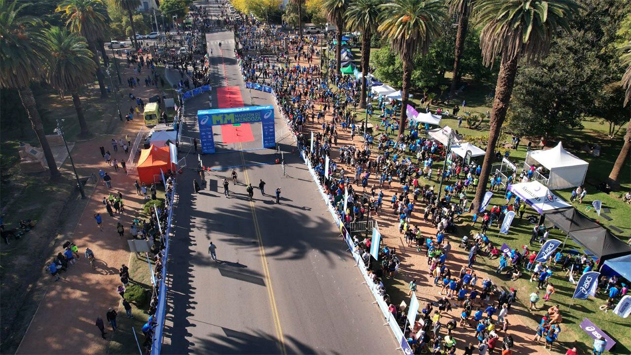 Maratón Internacional de Mendoza.
Miles de deportistas se dieron cita en las calles de la Ciudad de Mendoza para disfrutar de una nueva edición de la MIM en las distancias 10k, 21k y 42k.