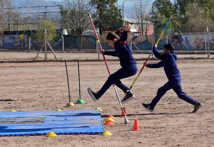 Se iniciaron las Olimpíadas de Atletismo con la participación de más de 170 alumnos