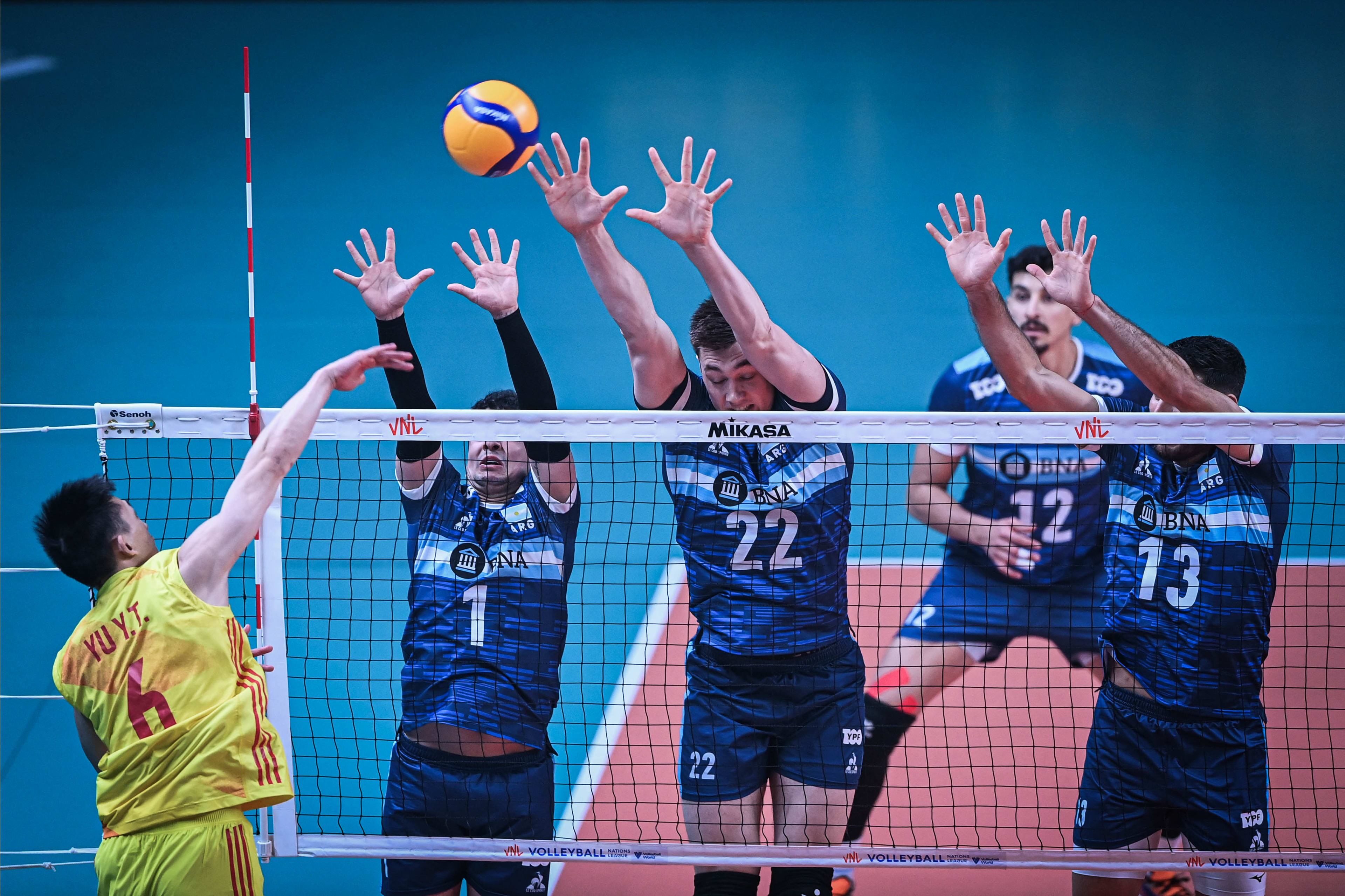 La Selección Argentina de vóley derrotó 3-1 a China y sueña. / @DeportesAR