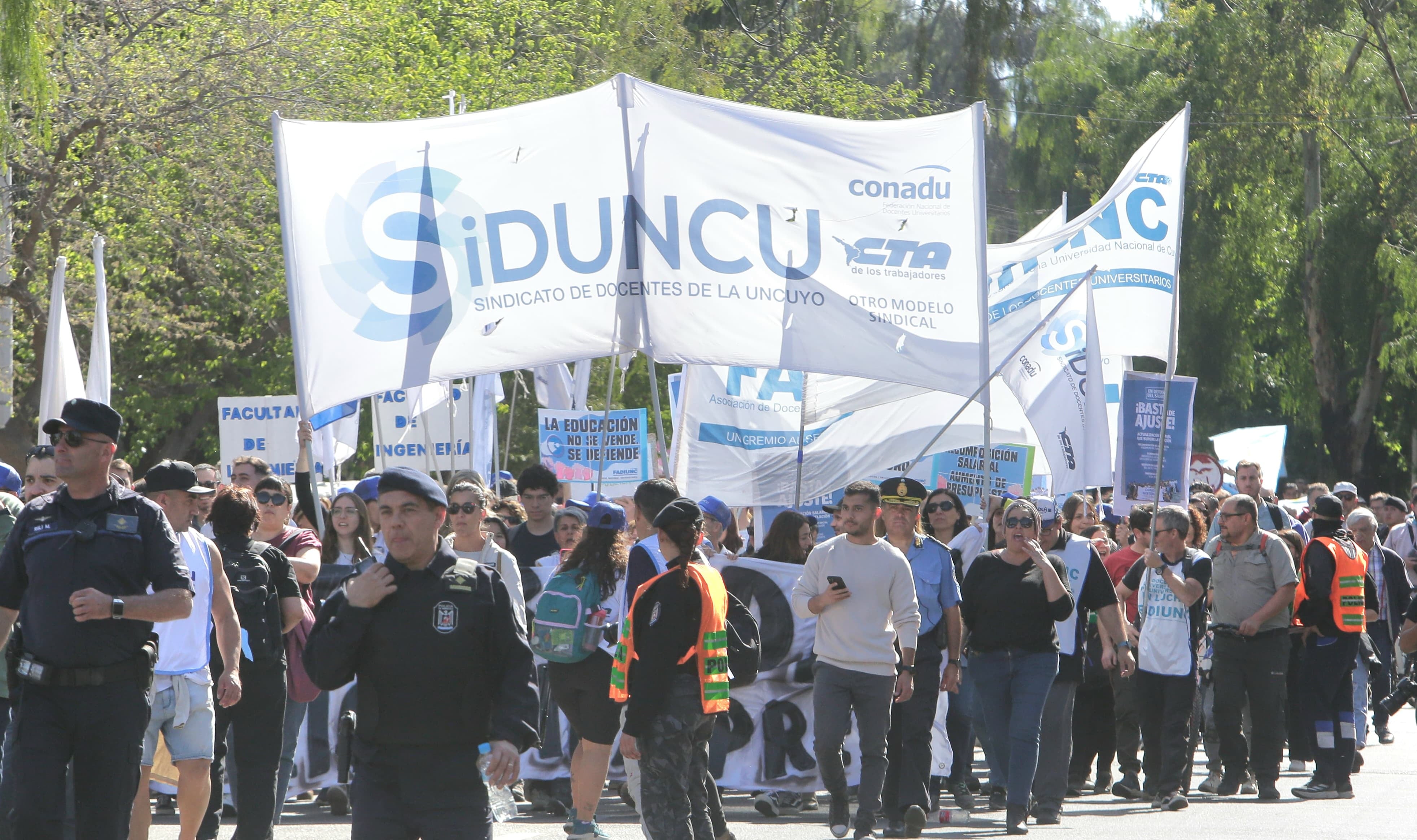 Multitudinaria movilización en Mendoza para exigir recursos para las universidades públicas. Gentileza