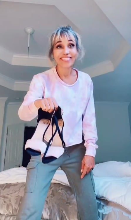 Una mujer de 72 años se volvió famosa en las redes debido a que parece mucho más joven. Tiktok