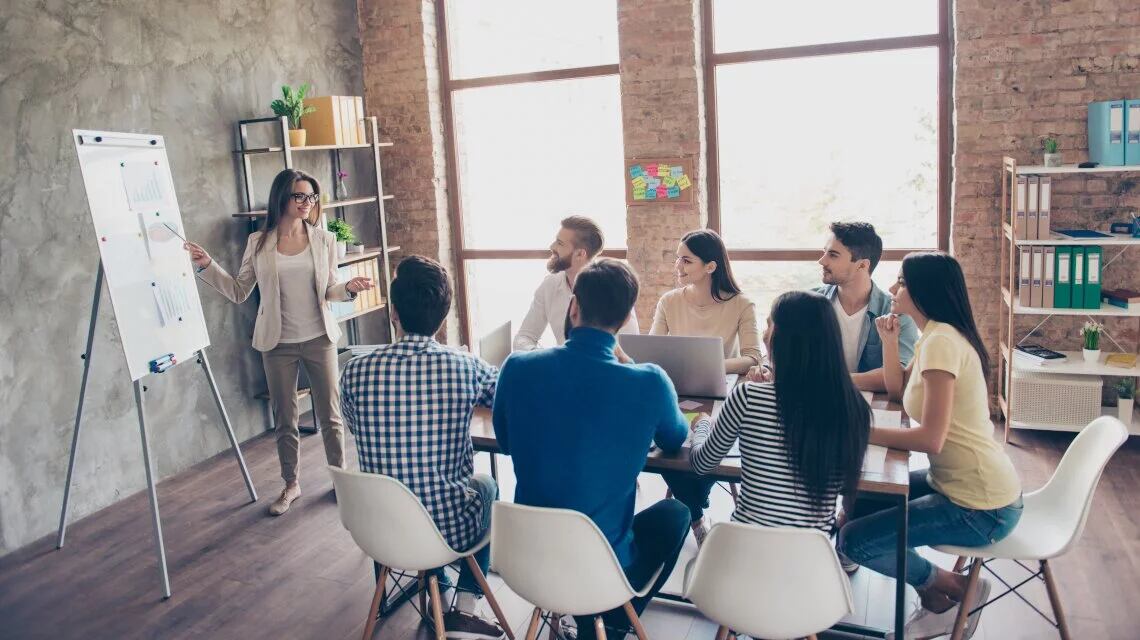 Se abren conversaciones, se hacen pedidos, se crean nuevos paradigmas de trabajo, con reglas claras y consensuadas por todos; se elabora un objetivo sin precedentes y; finalmente, se elabora un plan de acción.