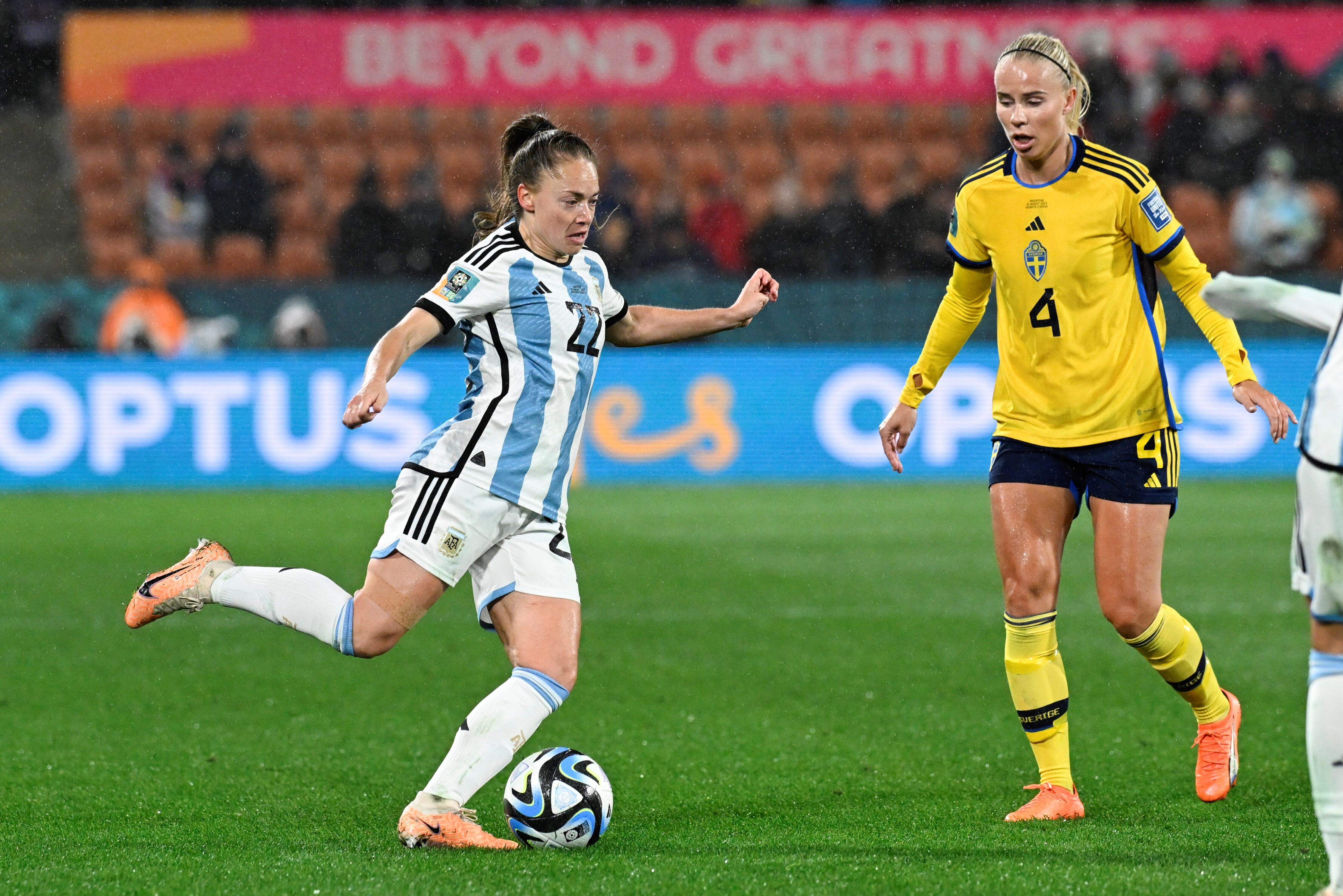 Estefanía Banini jugó su último partido con la camiseta de la selección argentina. Fue en la caída ante Suecia, que significó la eliminación albiceleste en el Mundial 2023. (AP)