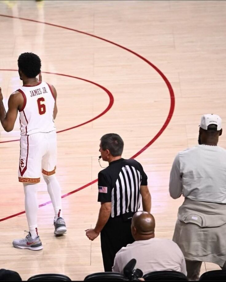 Bronny James, hijo de LeBron, hizo su emotivo regreso en el básquetbol universitario después de superar un paro cardíaco