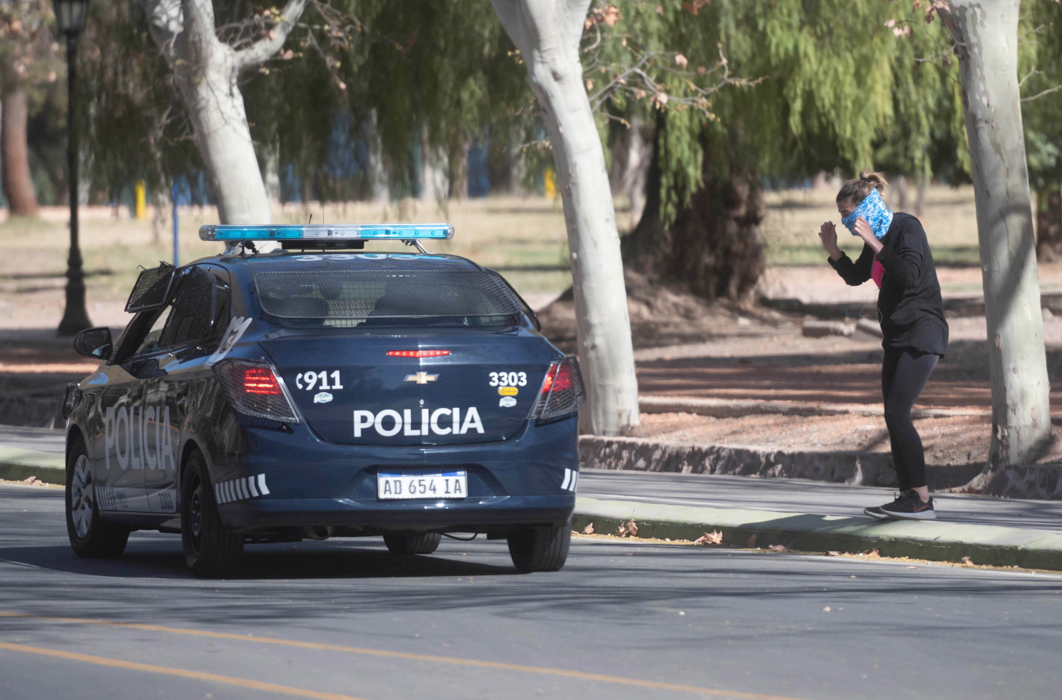 El fin de semana comenzó con estrictos controles en espacios públicos el día sábado.