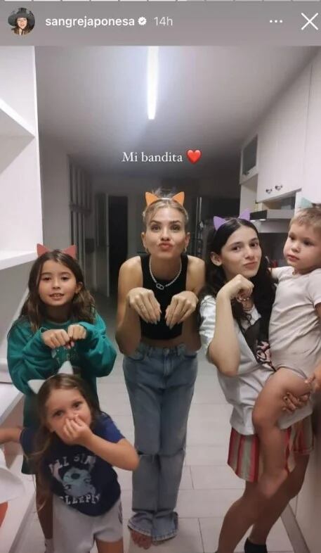 La China con sus hijos y familia