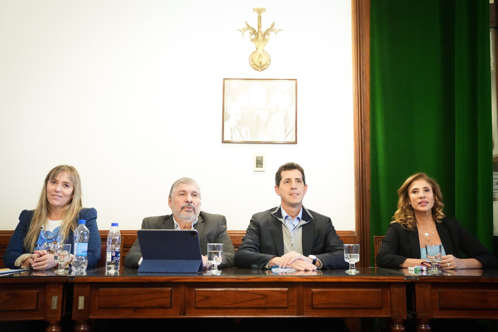 Wado de Pedro se reunió con el bloque de Senadores del FdT - Foto Twitter @wadodecorrido