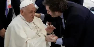 El presidente Javier Milei y el papa Francisco se reencontraron en la cumbre del G7