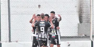 EL equipo de Juan Carlos Bermegui ganó en la ida 6-0. En la próxima etapa puede enfrentar a Atlético Club San Martín o Andes Talleres.