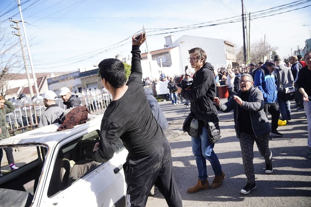 Incidentes y protestas en Lanus por el asesinato durante un robo Morena
Foto Clarín
Lanús