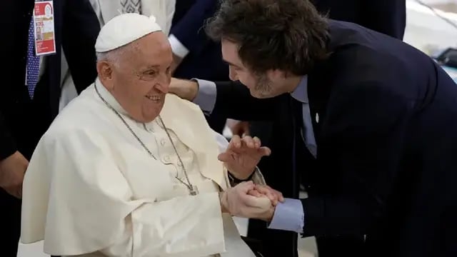 El presidente Javier Milei y el papa Francisco se reencontraron en la cumbre del G7