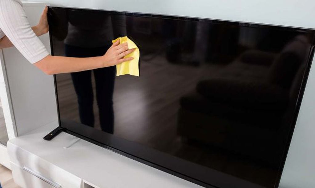 Con productos hogareños podrás hacer brillar tu televisor.