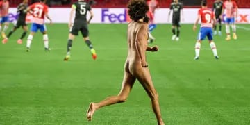 Hombre desnudo.