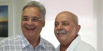 Juntos. Lula y Fernando Henrique Cardoso, su antecesor en el Planalto, se encontraron el martes en el Hospital Sirio Libanés (AP).