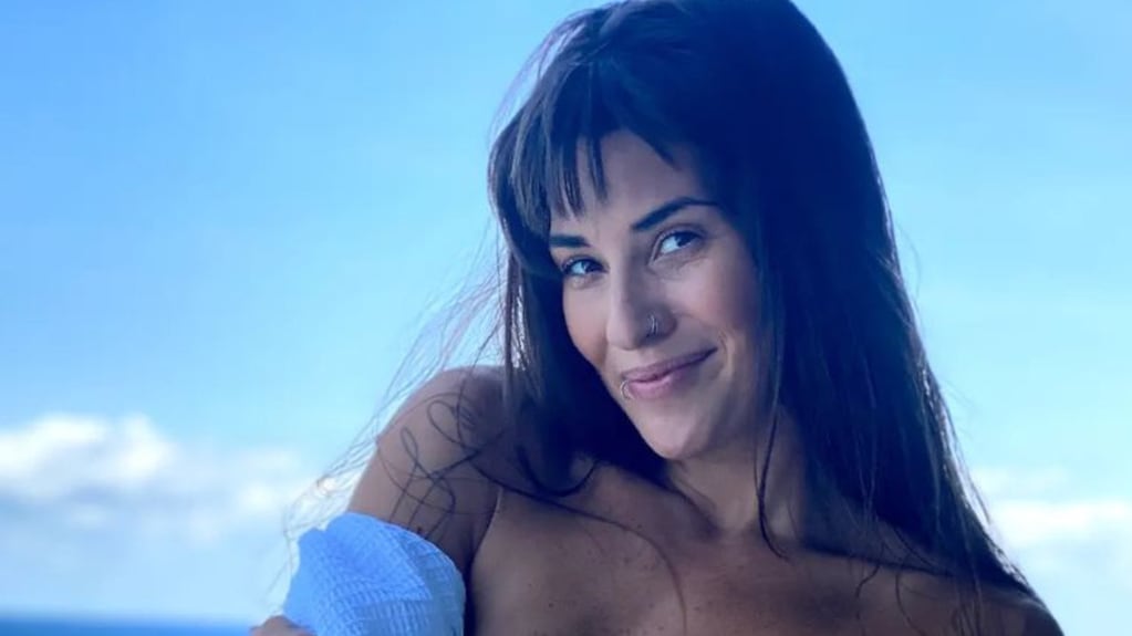 Ivana Nadal provocó con sus fotos en camisa en las redes