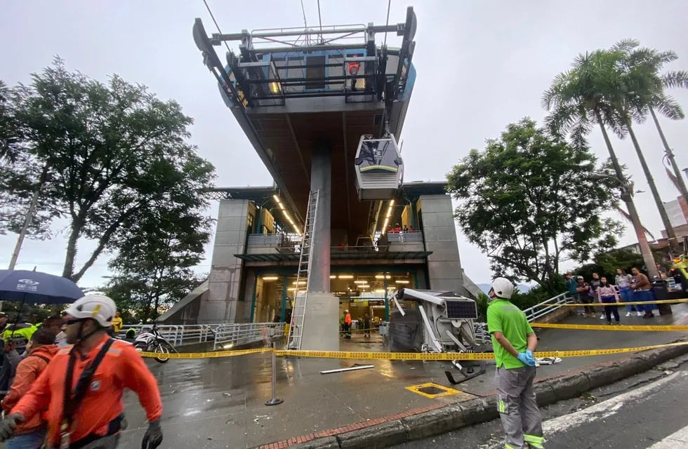 Se desprendió una cabina del Metrocable de Medellín y el trágico incidente dejó un saldo de 20 heridos y un muerto.