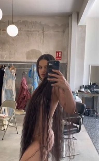 Rosalía rozó la censura con un video en el que tapó su cuerpo únicamente  con su cabello